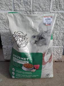 lot 28 image: NEW SPECIAL KITTY GOURMET SEAFOOD FLAVOR BLEND DRY CAT FOOD (35LBS. BAG)