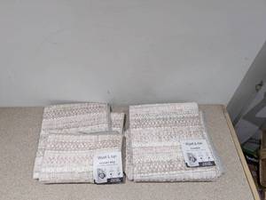 lot 128 image: 2 WYATT & ASH RUGS (ACCENT RUG  RUNNER)