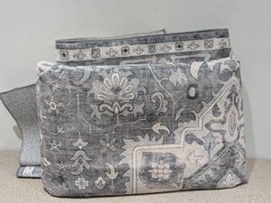 lot 126 image: WYATT & ASH DARYA MACHINE WASHABLE AREA RUG 5x7