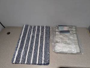 lot 133 image: LUXURY COTTON FASHION BATHMAT & MINERAL SPRING MAT (2)