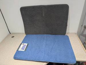 lot 132 image: 2 COTTON MEMORY FOAM BATH MATS