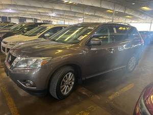 lot 6 image: 2015 Nissan Pathfinder S 4x4