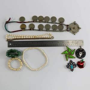lot 39 image: Better Costume Jewelry Lot
