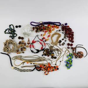 lot 45 image: Better Costume Jewelry Lot