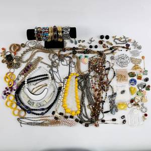 lot 44 image: Better Costume Jewelry Lot