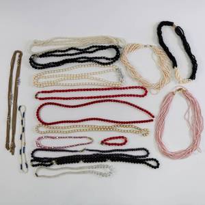 lot 80 image: Costume Jewelry Bracelet & Necklace Lot