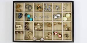 lot 79 image: Costume Jewelry Earring Lot