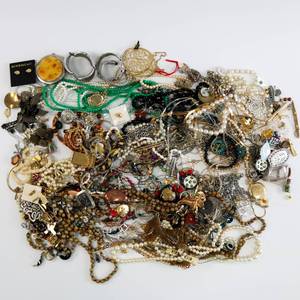lot 70 image: Large Costume Jewelry Lot