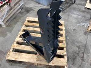 lot 7505 image: VEVOR 36inch Hydraulic Backhoe Excavator Thumb (FCM-31-36IN)