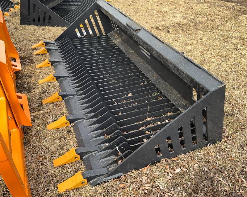 lot 1240 image: Landhonor 78 Rock Bucket (RB-14-78W)