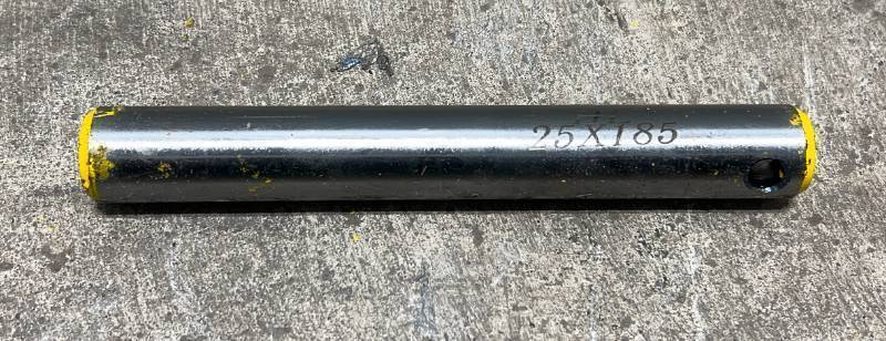 lot 6732 image: LANDHERO Universal Bucket Pins, 25x185 (Bundle of 6)