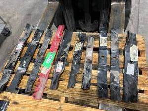 lot 9950 image: Mower Blades, Assorted (John Deere, Toro, MTD)