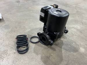 lot 9952 image: Circulator Pump