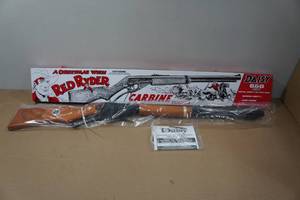 lot 3 image: Daisy Red Ryder 650 Shot A Christmas Wish BB Gun
