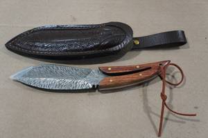 lot 12 image: Feather Light Custom Damascus Style Blade Knife