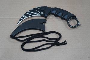 lot 18 image: Tiger Claw Karambit Neck Knife