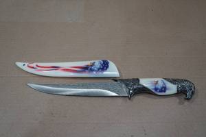 lot 19 image: American Flag Eagle Themed Hunting Knife