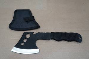lot 20 image: Ultra Sharp Co 11 Hatchet Knife
