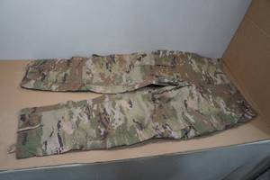 lot 37 image: Mens Camo Pants -Medium