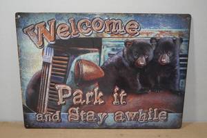 lot 46 image: Novelty Metal Sign -Welcome