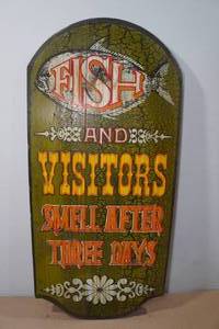 lot 47 image: Novelty Wooden Wall Decor