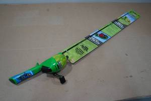 lot 76 image: Minecraft 29.5 Youth Fishing Pole
