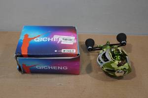 lot 82 image: Green Camo Right Handed Baitcaster Reel