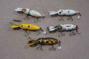 lot 92 image: 5 Vintage Whopper Stopper Lures