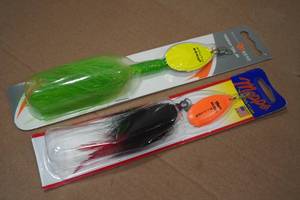 lot 95 image: 2 Musky Lures