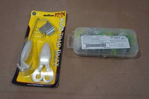 lot 107 image: Strike King Toad Buzz with 5 Frog Lures