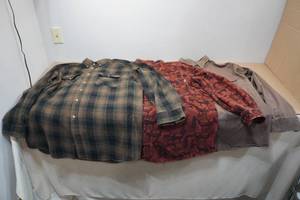 lot 200 image: 3 Long Sleeve Button Up Shirts -2XL