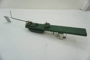 lot 7 image: Vintage Ice Fishing Rig. Homemade