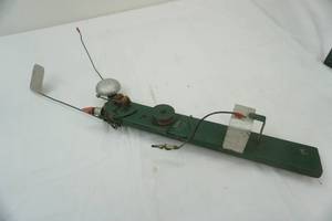 lot 8 image: Vintage Ice Fishing Rig. Homemade