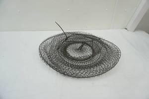 lot 10 image: Vintage wire mesh fish basket