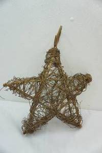 lot 19 image: Wicker Star 16 diameter