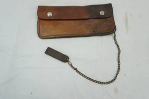 lot 37 image: Vintage Leather Billfold 9 long