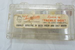 lot 79 image: Vintage Tony Accetta spinning tackle box, baits