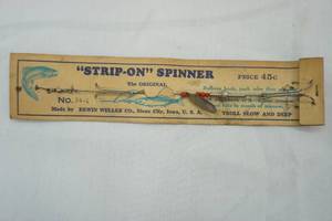 lot 84 image: Vintage Strip-On Spinner Erwin Weller Co. - in original packaging