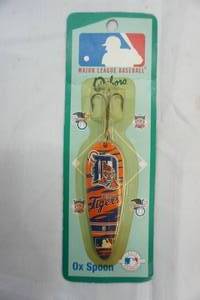 lot 86 image: Vintage Detroit Tigers Ox Spoon Lure - in original packaging