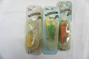 lot 95 image: Vintage Spoonplug Lot - in original packaging 3ct