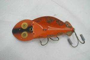 lot 107 image: Vintage Spoonplug