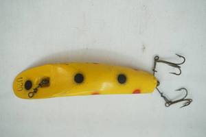 lot 111 image: Vintage Lazy Ike U20. Kautzky Fishing Lure.