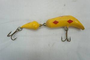 lot 172 image: Vintage Canadian Wiggler Fishing Lure jointed