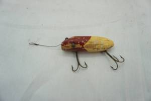 lot 174 image: Vintage South Bend Midge-Oreno