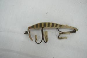 lot 184 image: Vintage Flat Spoon Plug