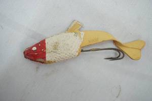 lot 186 image: Vintage VIVIF Rubber Minnow made in France