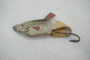 lot 187 image: Vintage VIVIF Rubber Minnow made in France