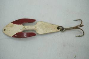 lot 204 image: Vintage Hunchback Hornet Fishing Lure