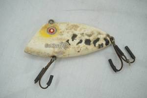 lot 227 image: Vintage Swanee Spin cast Miracle Fishing Lure