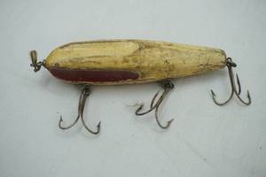 lot 228 image: Vintage Wilson Wooden Fluted Wobbler Lure 1920s